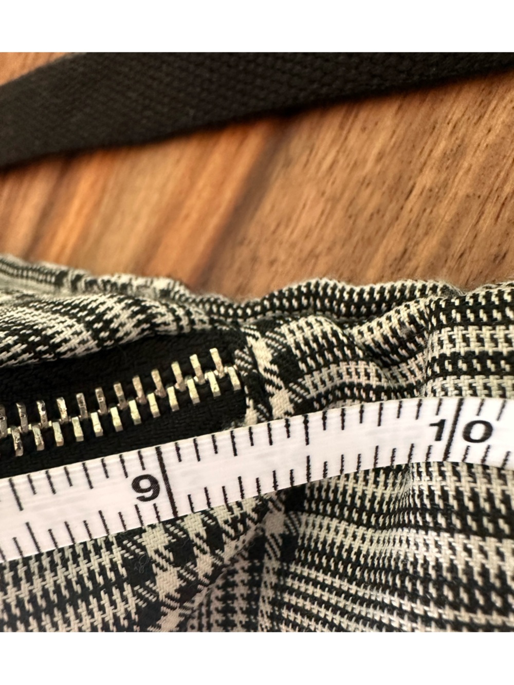 Fanny pack belt bag black & white plaid Stripes Waist Bag NWOT zipper Forever 21 - Picture 7 of 17